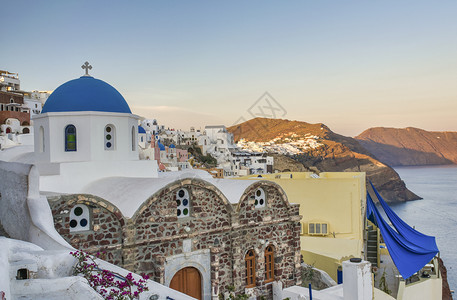 镇希腊圣托里尼多姿彩的教堂奢华风景优美图片