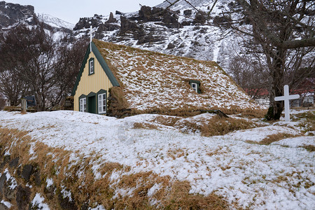 冰岛冬Hof村旧教堂老的风景优美全图片