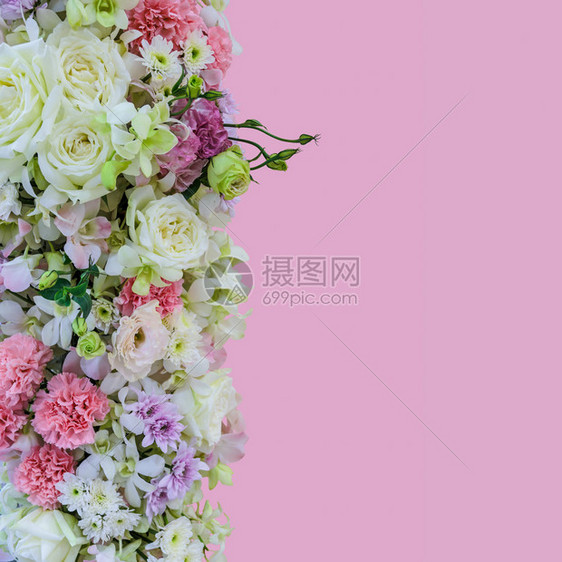 春天季节白色玫瑰花粉红兰康乃馨和白菊的美丽束柔软的图片
