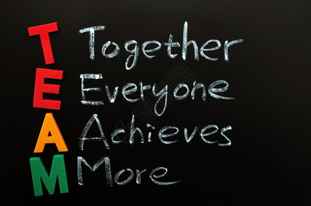 粉笔更多的首字母缩略词team的缩略语人一起取得更多成就图片素材