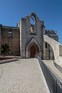 城市景观无屋顶葡萄牙卡尔莫修道院里斯本历史建筑的外部景拱廊图片