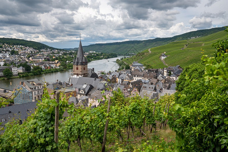 河边德国Moselle河附近的Bernkastel全景图像旅行兴趣图片