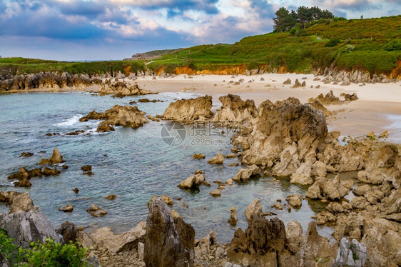 大西洋托罗海滩LlanesAsturias西班牙托罗海滩阿斯图里亚西班牙旅游海岸图片