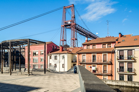 旅行街道西班牙葡萄古城的多彩外表著名的VizcayaBridge在幕后城市图片