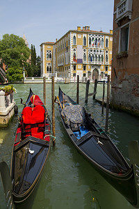 著名的运河木制意大利威尼斯贡多拉图片