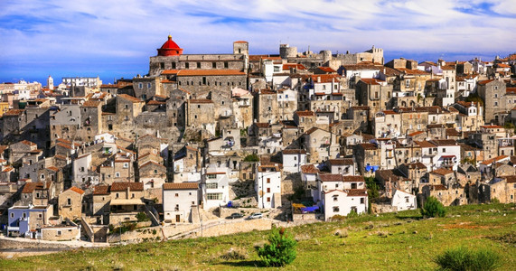 城市景观镇建造VicodelGargano意大利Puglia的风景村庄图片