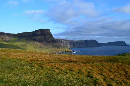 风景优美丘陵在苏格兰NeistPoint抛出绿草地和海悬崖苏格兰人图片