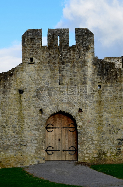 敢于利默里克爱尔兰利梅里克德斯蒙城堡的木头前门图片