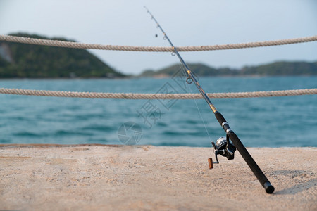 具有海底背景的渔网捕鱼工具钩盐水图片