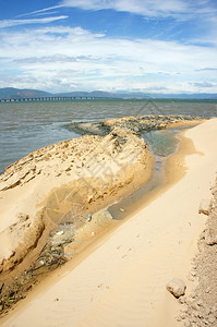 景观构造溪流越南BinhDinh省QuyNhon的回溯项目在水中填满沙子以制定建筑计划试图改变自然为人类谋利填充海边土壤图片