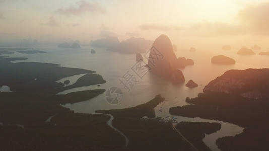 芝泰国攀牙府SamedNangChee观景点的攀牙湾美亚洲暮图片