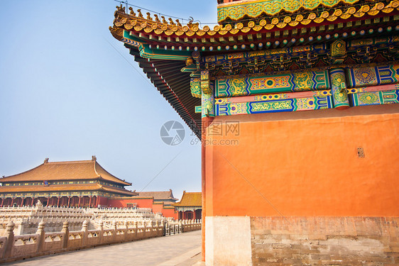 游客北京故宫市钟图片