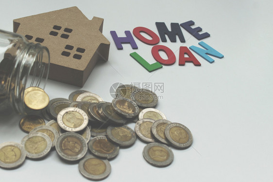 HomeLOAN抵押贷款和有复制空间的泰国地产硬币概念亚洲人白色的货币图片