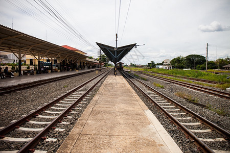货运移动航程泰国城市火车站的地段图片