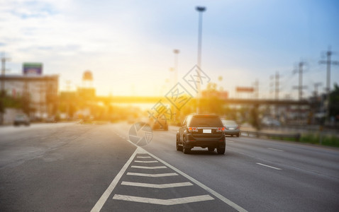 旅行高速公路上驾驶汽车日本人轿图片