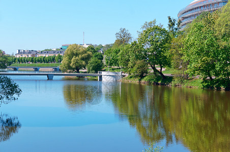 城市公园里的湖城市上桥城市里湖上桥城市公园里的湖户外秋天环境图片