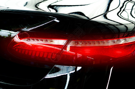奢华种族黑色背景的豪华汽车尾灯行业图片