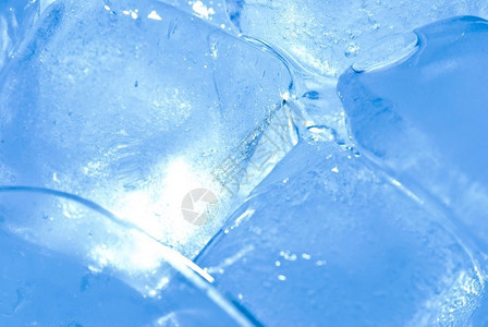 冰雪立方体背光凉爽的夏季概念水冰块液体图片