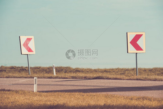 交通过滤道路标志预示前进危险曲线路标警告驱动因素迹象图片