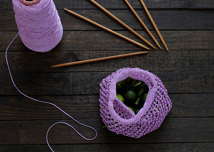 手工制作配件袋上市用紫色纱线编的手袋织为母亲或在白天赠送礼物的业余休闲手提包图片