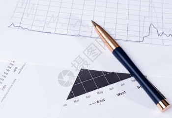 硬币曲线投资业务背景有笔和财务图表Pen躺在财务报表上B商业背景和企图片