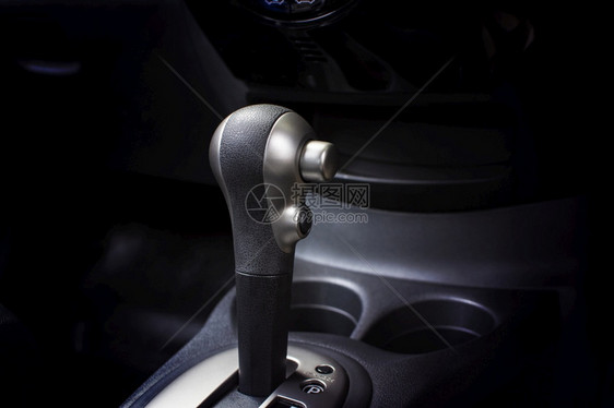 变速杆力量自动传输车的开锁按钮汽车部件概念的Gear棍棒把手里面图片