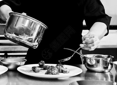 一顿饭开胃菜厨师在房做饭主在工作黑白汤图片