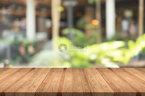窗户模糊背景复制空间上的木板用于对您的产品或设计进行匹配抽象背景模糊的棕色板面桌抽象的图片