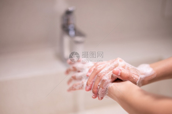 肥皂洗手泡沫图片