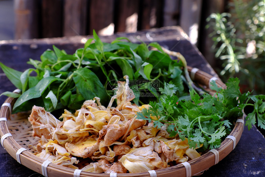 家蔬菜高的越南自制食用素品的高端餐盘原料每日饭食用面包果煮菜的可食纤维有酱汁和腊卡叶干胡须的美味素食菜图片