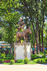 动物不来梅音乐家纪念碑在哈尔科夫城市公园著名的不来梅城市音乐家雕像驴狗猫和公鸡著名童话故事不来梅城市音乐家公鸡猫狗和驴子不来梅音图片
