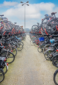 旅行闲暇两级荷兰阿姆斯特丹双型自行车泊日阿姆斯特丹双型自行车泊图片