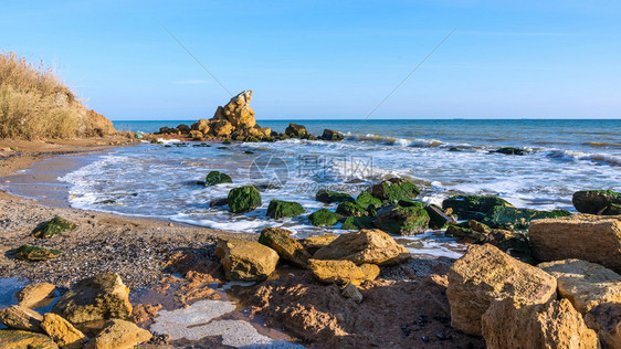 冷清秋天乌克兰敖德萨地区Fontanka村附近的海边大石块乌克兰奥德萨地区Fontanka村附近海岸图片