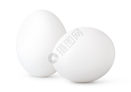 两个白蛋以色背景隔离鸡产品阴影图片