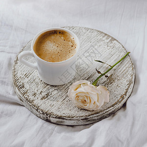 高角早餐加玫瑰咖啡人们假期多于图片