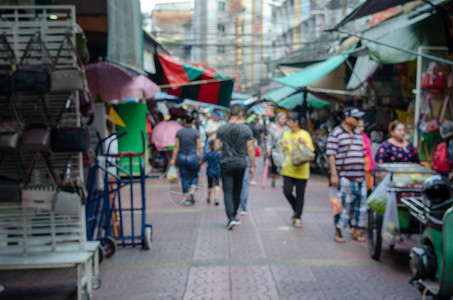 模糊的街道游客人们在市场中行走的模糊形象Bangkokthailand图片