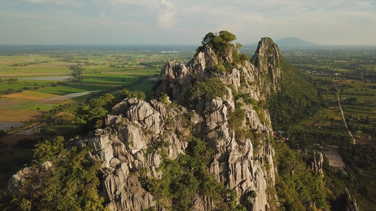 旅游自然美丽泰国Limestone山的空中景象图片