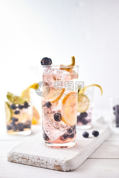 浆果有机的凉爽夏季新鲜蓝莓柠檬水鸡尾酒图片