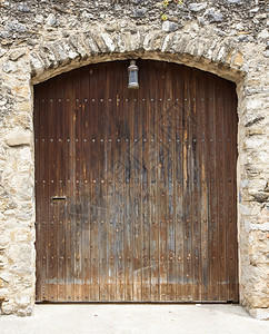 质地门口风化西班牙古老的木制大门图片