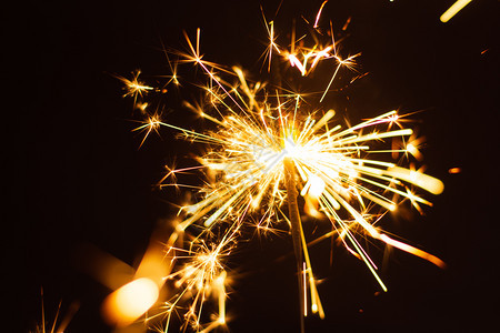 喜庆的假期Sparkler背景圣诞节和新年的火花日背景手图片