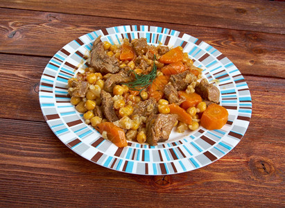霍乱或哈明一种传统的犹太人炖菜其香料的基本成分是肉类土豆和大麦东方的洋葱塔津图片