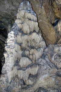 水屋顶保加利亚马古拉洞穴中的斯塔岩石深图片