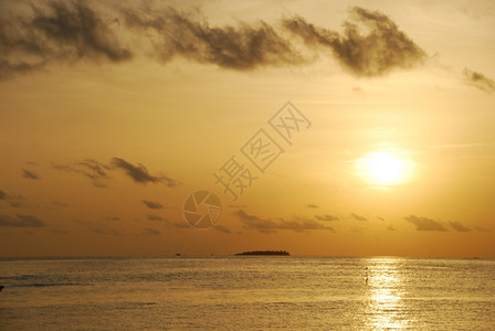 海上的落日夕阳图片