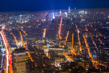 帝国美纽约州市景台夜大厦和街道动脉的摩天大楼顶上汽车交通横行风景天空城市观图片
