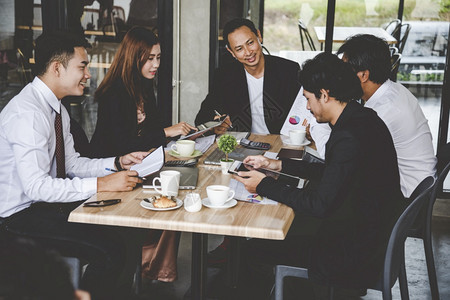 以会议室对多样化伙伴企业会议在工商界和团队中的业会议信托基金的最顶端观点与企业团队合作进行沟通b利用会议室对多样伙伴企业会议信任图片