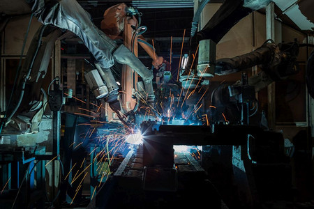 金属电子产品工业机器人是汽车厂新程序的试运行测程序手臂图片