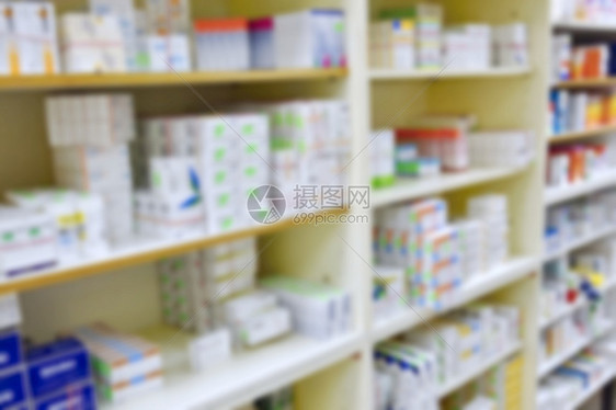 药店货架上的药物图片