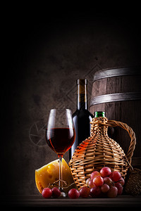 优雅的用餐起司葡萄酒静物与桶和红葡萄酒静物与桶和红葡萄酒图片