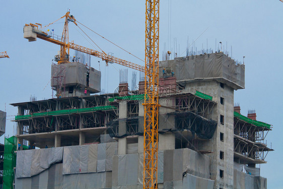 水泥夜晚住房工业建造起重机和黄昏建筑工程图片