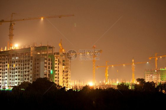 金属职业工建造起重机和夜间建筑的设行业图片